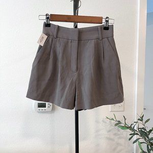 Aritzia Babaton Pleated 3" Short Japanese Crepe Grey | 2 NWT